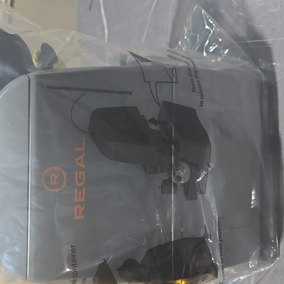 SPONGRBOB POPCORN BUCKET REGAL LIMITED EDITION - Picture 3 of 3